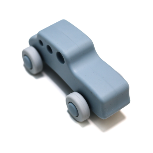Mordedera para bebé en forma de una divertida camioneta pickup de silicona en color azul.